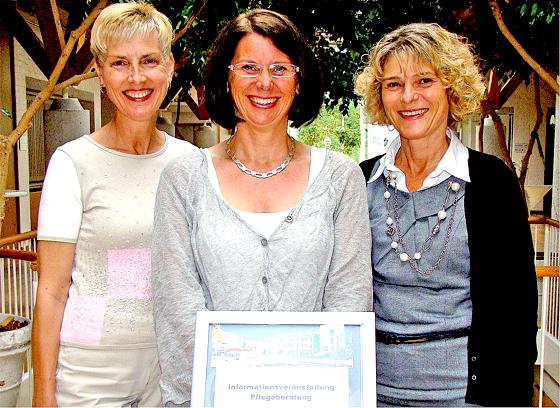 Beraten an jedem ersten Donnerstag im Monat rund um die Pflege (v. l.): Gisela Hüttis, Barbara Mallmann und Ursula Cieslar. 	Foto: Ka