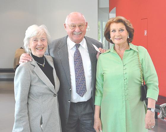 Auch prominenter Besuch war beim Benefizkonzert zugegen: Gisela Rockola (r.) konnte Rolf Schimpf und Ilse Zielstorff begrüßen.	Foto: Privat