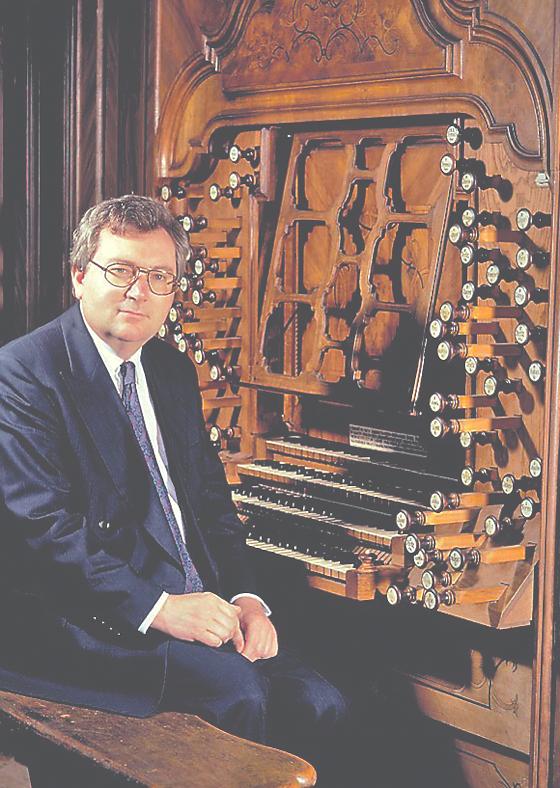 Edgar Krapp spielt am 10. Juli Bach auf der Orgel der Schwabinger Sylvesterkirche.	Foto: VA