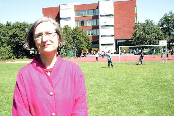 Einzigartig in Bayern: Cornelia Folger leitet die städtische Willy-Brandt-Gesamtschule mit derzeit fast 1.000 Schülern.	Foto: W. Schmidt