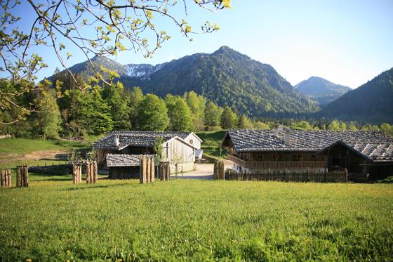 Hier in den bayerischen Alpen machen viele Menschen gerne Urlaub, weil es sich hier gut leben lässt  und das eben nicht nur in der Urlaubszeit! Fotos: Wasmeier Museum