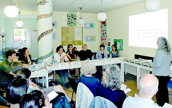 Rund 40 Bürger diskutierten mit städtischen Mitarbeitern Ideen zur geplanten Grundschule. Foto: Privat
