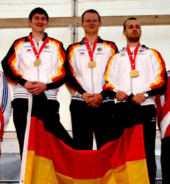Alexander Straßer (1. von links) freut sich über den Mannschaftserfolg der Schützen.	Foto: VA