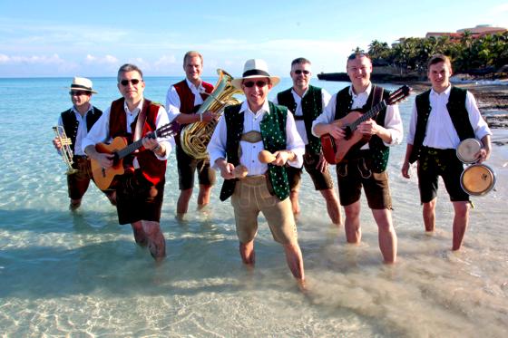 Die CubaBoarischen vereinen bayerische Gemütlichkeit mit karibischer Lebensfreude. Foto: südpolmusic