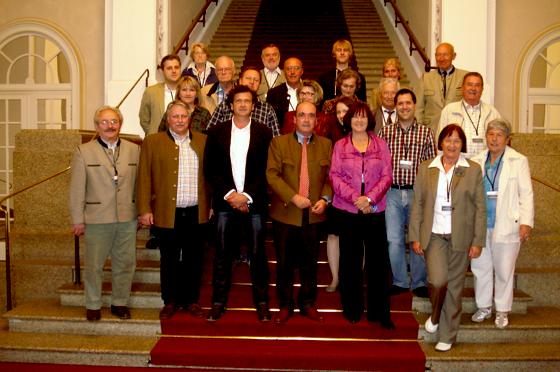 Gastgeber Thomas Zimmermann (vo. Mi.) führte die Besucher durch den Landtag.	Foto: Privat