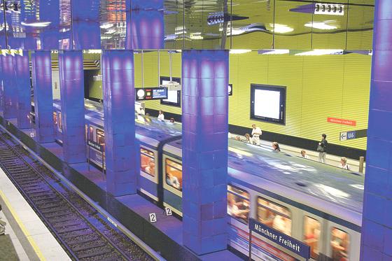 Der U-Bahnhof Münchner Freiheit erstrahlt in neuem Glanz: Jetzt hat der Stadtrat beschlossen, dass die WC-Anlage im Zwischengeschoss saniert und wieder geöffnet werden soll.	Foto: ws