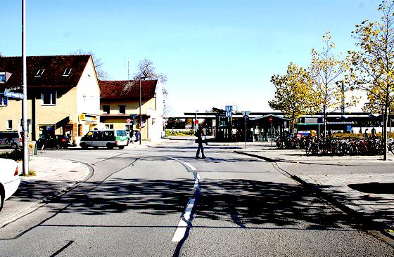 Viele Bürger würden einfach über die Josef-Frankl-Straße zum U- und S-Bahnhof Feldmoching und zum Walter-Sedlmayr-Platz laufen. 	Fotos: ws