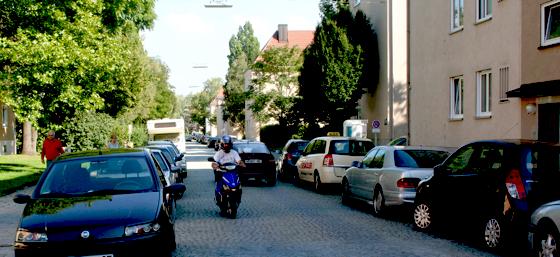 Ein Anwohner beschwerte sich im Bezirksausschuss, dass in der Karlingerstraße nicht das vorgeschriebene Tempo 30 eingehalten werden würde. 	Foto: ws
