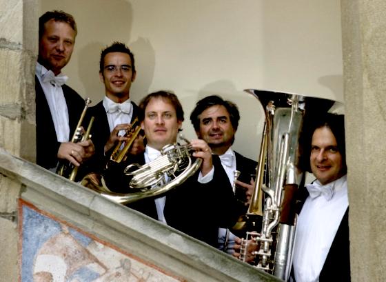 Das Quintett »Black and White« eröffnet den Kulturherbst in Ebersberg.	Foto: Kulturkreis