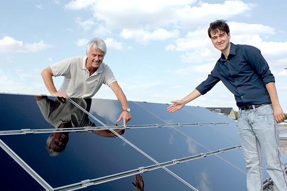 Hartmut Lilge 2. Bürgermeister und Thomas Pardeller CSU Ortsvorsitzender werben für einen Solarpark in Neubiberg.	Foto: Privat