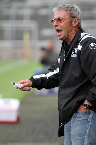 Der Routinier soll es bei den Youngstern richten: Löwen-Coach Klaus Koschlick. Foto A. Wild