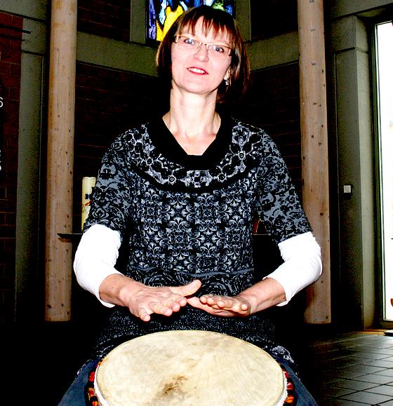 Dagmar Knecht ist die neue Pfarrerin in der Magdalenenkirche. Sie möchte zu besonderen Anlässen aufwendige Gottesdienste mit viel Musik machen.  	F.: ws
