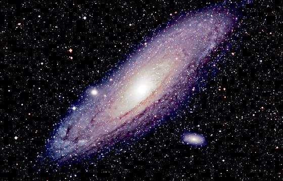 Auch den Andromeda-Nebel unserer großen Nachbargalaxie werden sich die Kursteilnehmer näher anschauen.	Foto: Peter Stättmayer