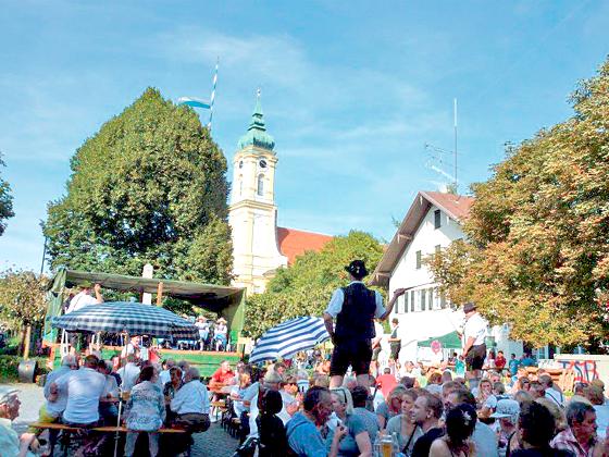 Viele Besucher kamen zur diesjährigen »Perlacher Kirta« auf den Pfanzeltplatz.	Foto: pb
