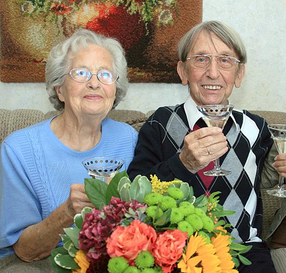 Können auf viele gemeinsame Jahre zurückblicken: Elfriede und Adolf Schwenk. Foto: Karl Hirt