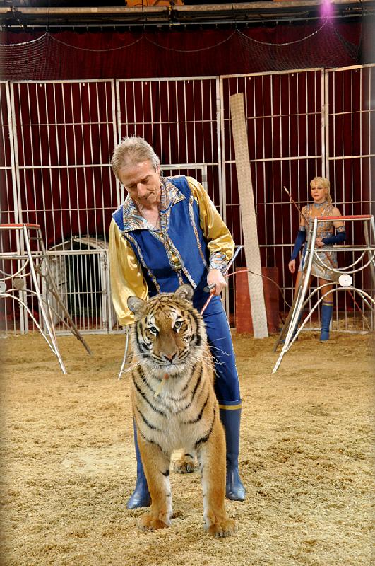 Knut Muderack der nicht nur mit dressierten Tiger in die Manege kommt.	Foto: VA