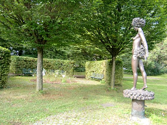 Die Skulptur der Bildhauerin Neuhauser-Woerner bleibt nach dem Willen der Kommunalpolitiker  endgültig im Park an der Wahnfriedallee.   	Foto: ikb