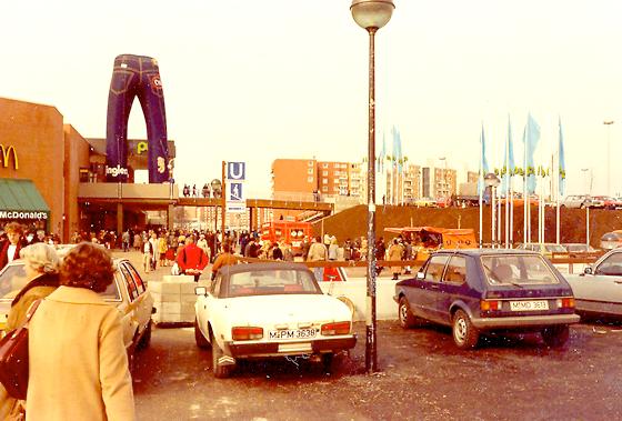 Das pep in den 80er-Jahren von der Thomas-Dehler-Straße aus gesehen. Damals gab es den nördlichen Teil mit der Glaskuppel noch nicht.	Foto: Archiv Traublinger