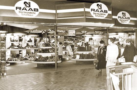 Die erste Filiale 1981 von Schuhhaus RAAB im pep, mittlerweile gibt es noch Lady RAAB und ECCO.