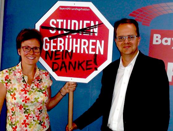 Isabell Zacharias und Markus Rinderspacher wollen die Studiengebühren in Bayern stoppen.	Foto: SPD