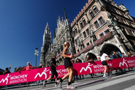 Der München Marathon führt am Sonntag auch am Marienplatz vorbei. Foto: Norbert Wilhelmi
