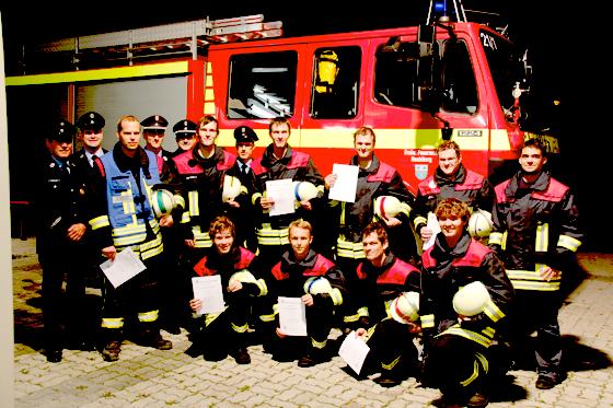 Einige der Mitglieder der Freiwilligen Feuerwehr Neubiberg absolvierten kürzlich das Leistungsabzeichen »Wasser« mit Bravour.	Foto: FFW