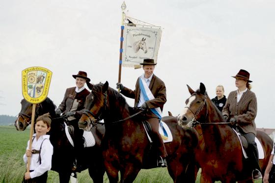 Am Kirchweihsonntag gibt es den traditionellen Ritt der Pferdefreunde Parsdorf-Vaterstetten. 	Foto: Verein