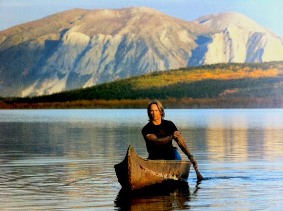 Ein Mann und sein Kanu: Dirk Rohrbach ist fasziniert vom Yukon.	Foto: Privat