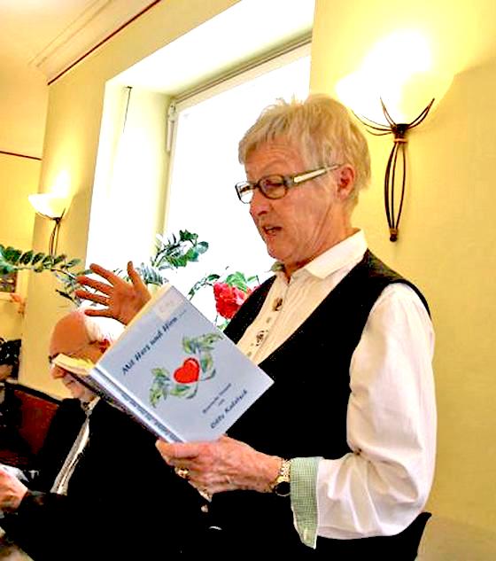 Cilly Kaletsch liest beim diesjährigen Festring- Hoagartn. 	Foto: VA
