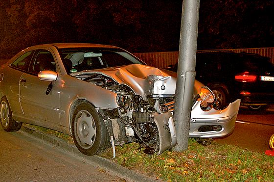 Am Fahrzeug entstand ein Totalschaden in Höhe von 20.000 Euro.	Foto: Polizei