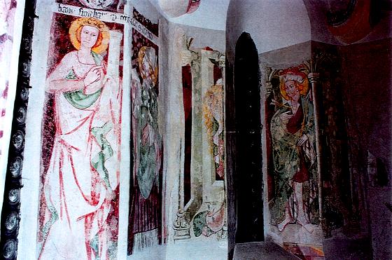 Blick auf die um 1408 entstandenen Wandmalereien in der Grafinger Leonhardikirche.	Foto: Museum
