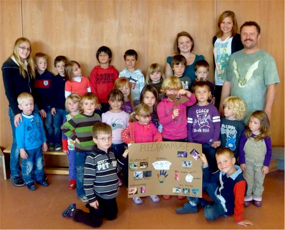 Ungewöhnlicher Besuch im Kindergarten war Alfons Aigner, der Fledermaus-Beauftragte.	Foto: VA