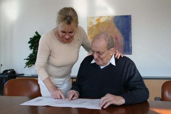 Das Architekten-Ehepaar Ulrike und Dieter Kälberer kümmern sich bei der Grünwalder Nachbarschaftshilfe um Wohnraumberatung.	Foto: hol