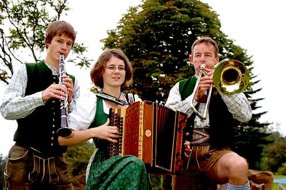 Auch das »Dumfart Trio« wird in St. Lorenz und im »Schlösselgarten« zu hören sein.	Foto: VA