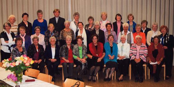 Die Mitglieder des Frauenforums bei ihren Feierlichkeiten zum 30-jährigen Jubiläum. Mit von der Partie: Pfarrer Sylwester Walocha.	Foto: Privat