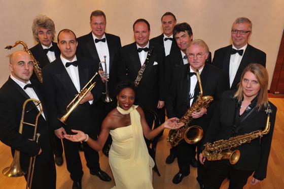 Sie lassen den Sound von Benny Goodman und Lionel Hampton wieder auferstehen: das Wine And Roses Swing Orchestra.	Foto: VA