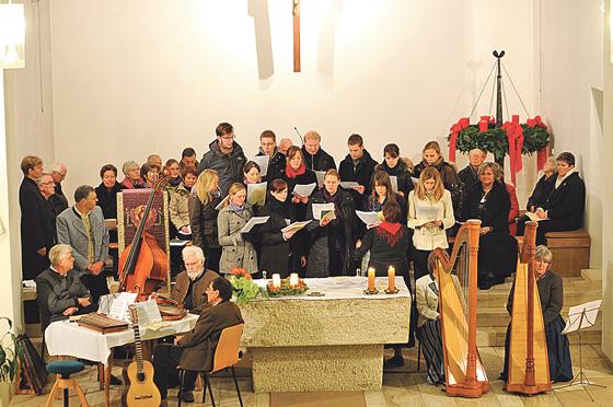 In der Pfarrei Rosenkranzkönigin wird zum beliebten Adventssingen eingeladen.	Foto: VA