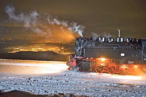 Ein Traum für Eisenbahn-Fans: die großformatigen Fotos im Heimstettner Miniland.	Foto: VA