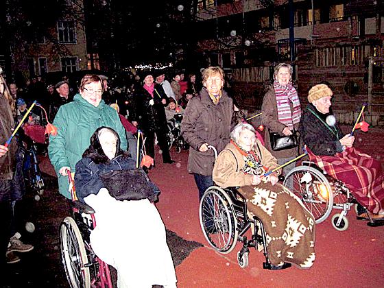 Es gab auch einige Bewohner des St. Josef-Heims, die im Rollstuhl mit dabei waren.	Foto: Privat
