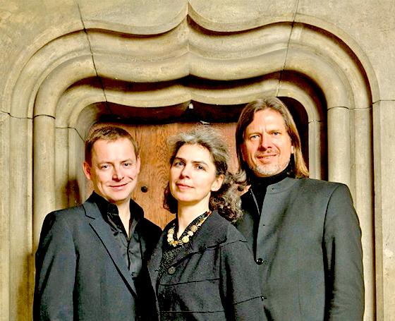 »Nowell sing we!«: 	Bernd Oliver Fröhlich, Sabine Lutzenberger und Joel Frederiksen.  	Thomas Zwillinger
