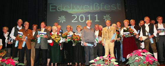 88 Mitglieder der DAV-Sektion Ebersberg-Grafing wurden beim traditionellen Edelweißfest in der Grafinger Stadthalle  geehrt, Gertrud Thomele, die nicht anwesend war, für 70 Jahre Vereinszugehörigkeit.  	Foto: Privat