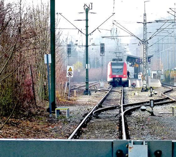 Wie lange noch endet die S-Bahn in Erding? Bis 2019 soll nach jahrelangen Diskussionen nun der Ringschluss kommen. 	Foto: bb