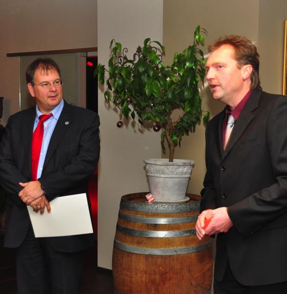 Den offiziellen Teil des Vereinsjubiläums gestalteten Bürgermeister Wolfgang Panzer und GVU-Vorsitzender Hermann Runge.	Foto: VA