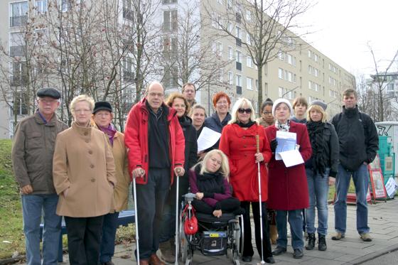 Keine Bushaltestellen am Ackermannbogen streichen: Anwohner haben Unterschriften gesammelt.	Foto: Sylvie-Sophie Schindler
