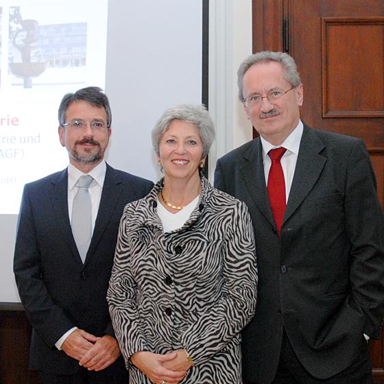 Dr. Wilfried Wüst, Dr. Elizabeth Harrison sowie Oberbürgermeister Christian Ude. Foto: Privat