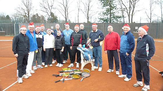 Die Tennisabteilung feierte den Nikolaustag mit einem spannenden Turnier und zum ersten Mal im Freien.	Foto: VA