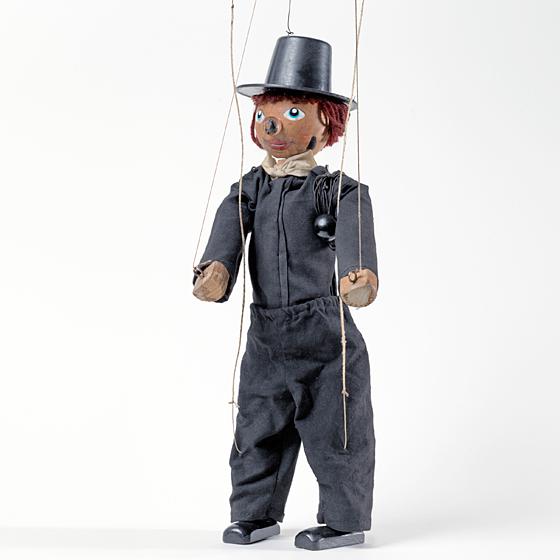 Glückssymbol zu Silvester: Kaminkehrer-Marionette (Mitte 20. Jahrhundert) aus der Sammlung S. Angermaier Foto: Diözesanmuseum Freising/Reichenwallner fotodesign