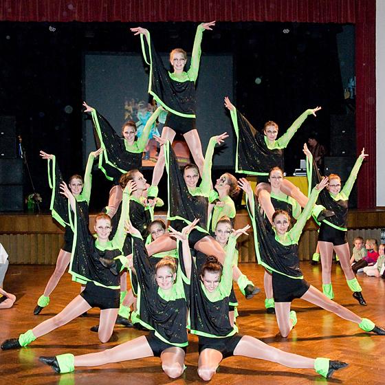 Die Jugendshowtanztruppe Young Energy der Grafinger ­Faschingsbären nimmt Termine wahr. Foto: VA