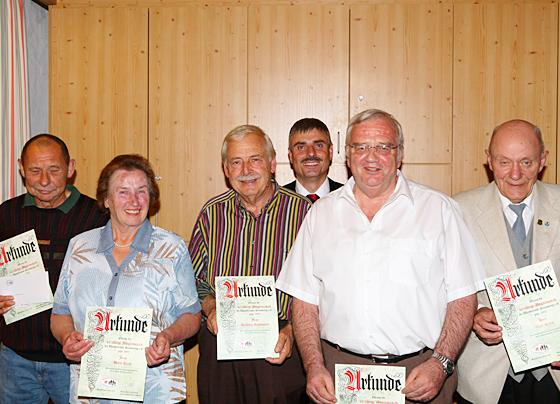 Die Wanderfreunde Steinhöring ehrten dieses Jahr ihre Mitglieder, die bereits 40 Jahre dabei sind. Einige gehören sogar noch zu den Gründungsmitgliedern. Foto: Wanderfreunde