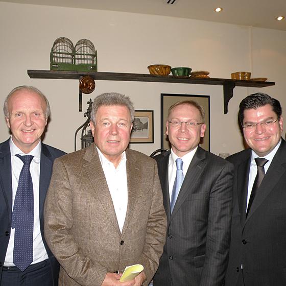 MdL Otto Bertermann, MdB Rainer Stinner, Manfred Krönauer und Bezirksrat Dieter Rippel. Foto: VA